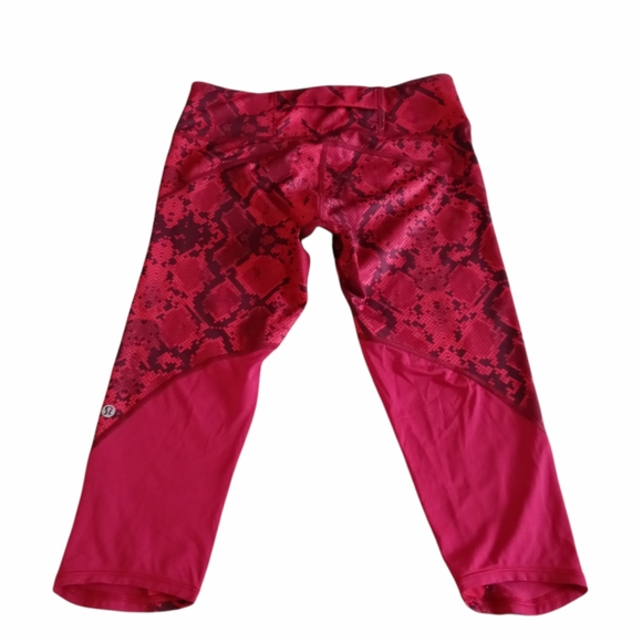 Lululemon Vent It Out Snakeskin Crop Legging - Picture 4 of 13